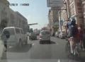 Un cycliste un peu distrait