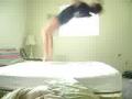 Backflip sur un lit